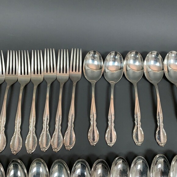 Wm. Rogers International Silver International Moonlight Spoons Forks Knives - Picture 4 of 11